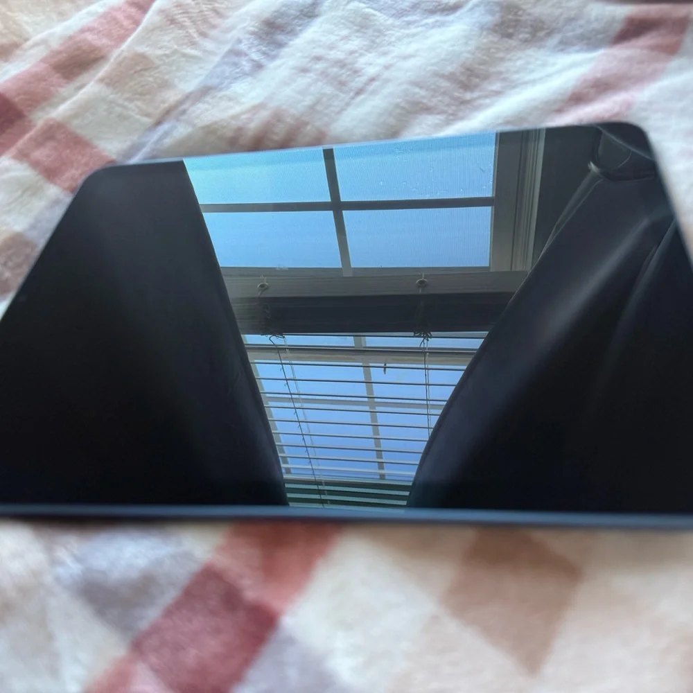 Apple iPad Air - Elegant Blue Finish